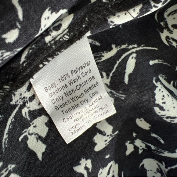 Monday Fun Stitch Fix Gigi Button Down Woven Top - Picture 3 of 6